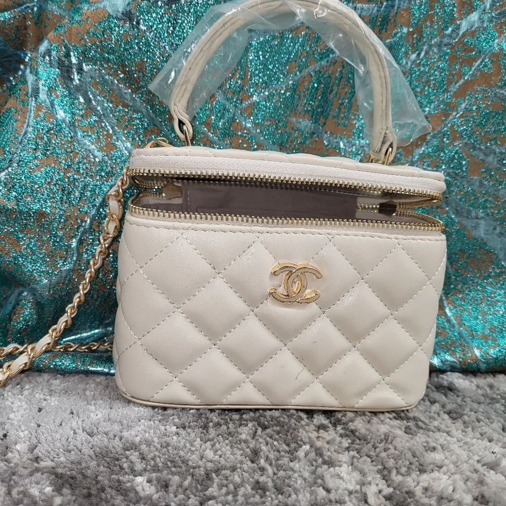 Chanel Ivory Quilted Mini Bag with Gold Details - Picture 7 of 7